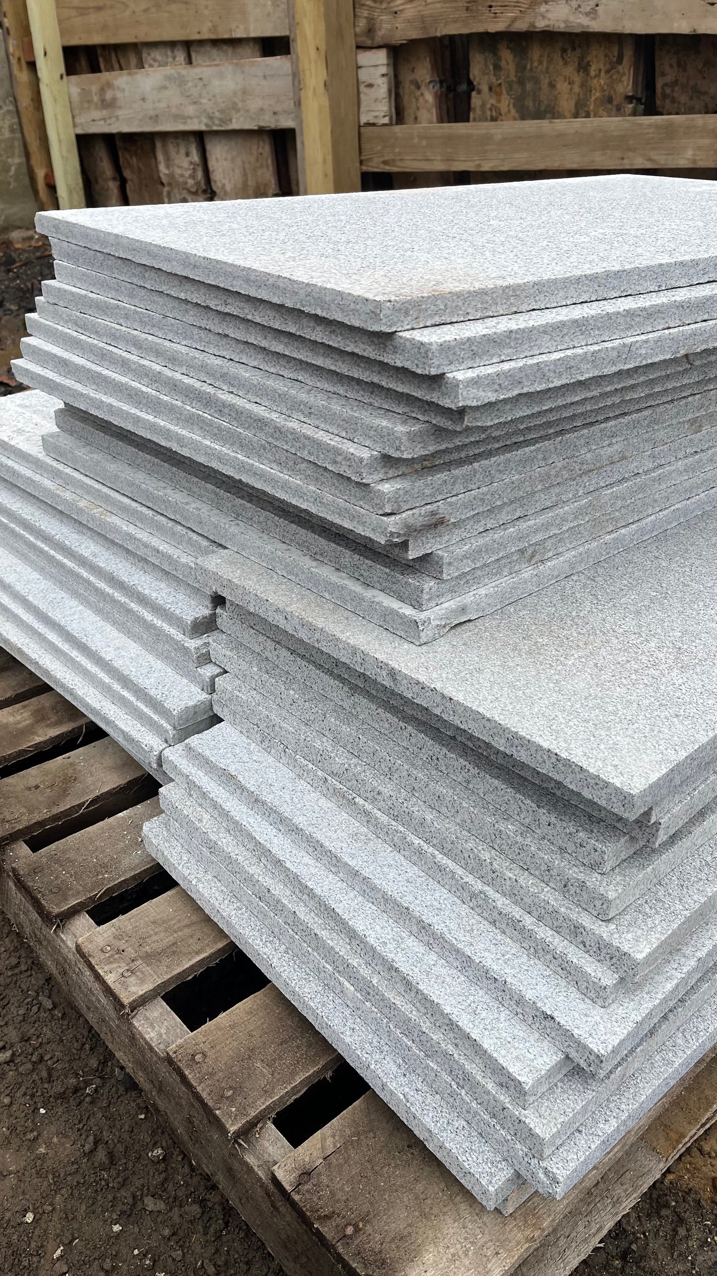 Castle Granite Paver – 18″ x 36″ x 7/8″ (per Square Feet)