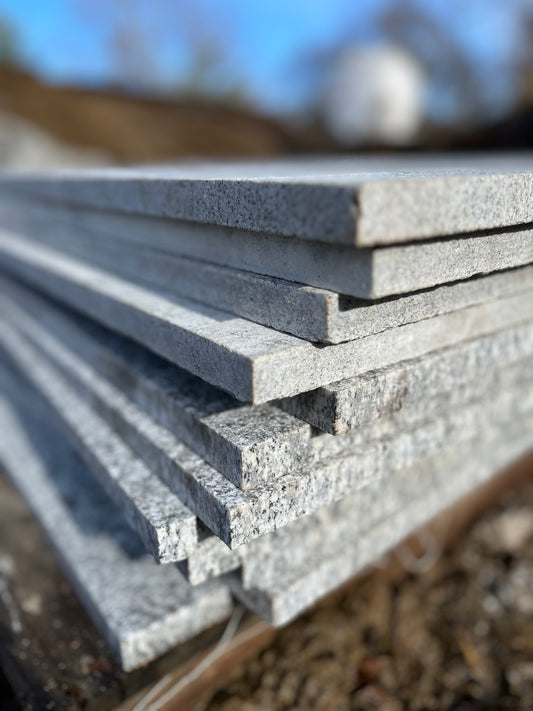 Castle Granite Paver – 18″ x 36″ x 7/8″ (per Square Feet)
